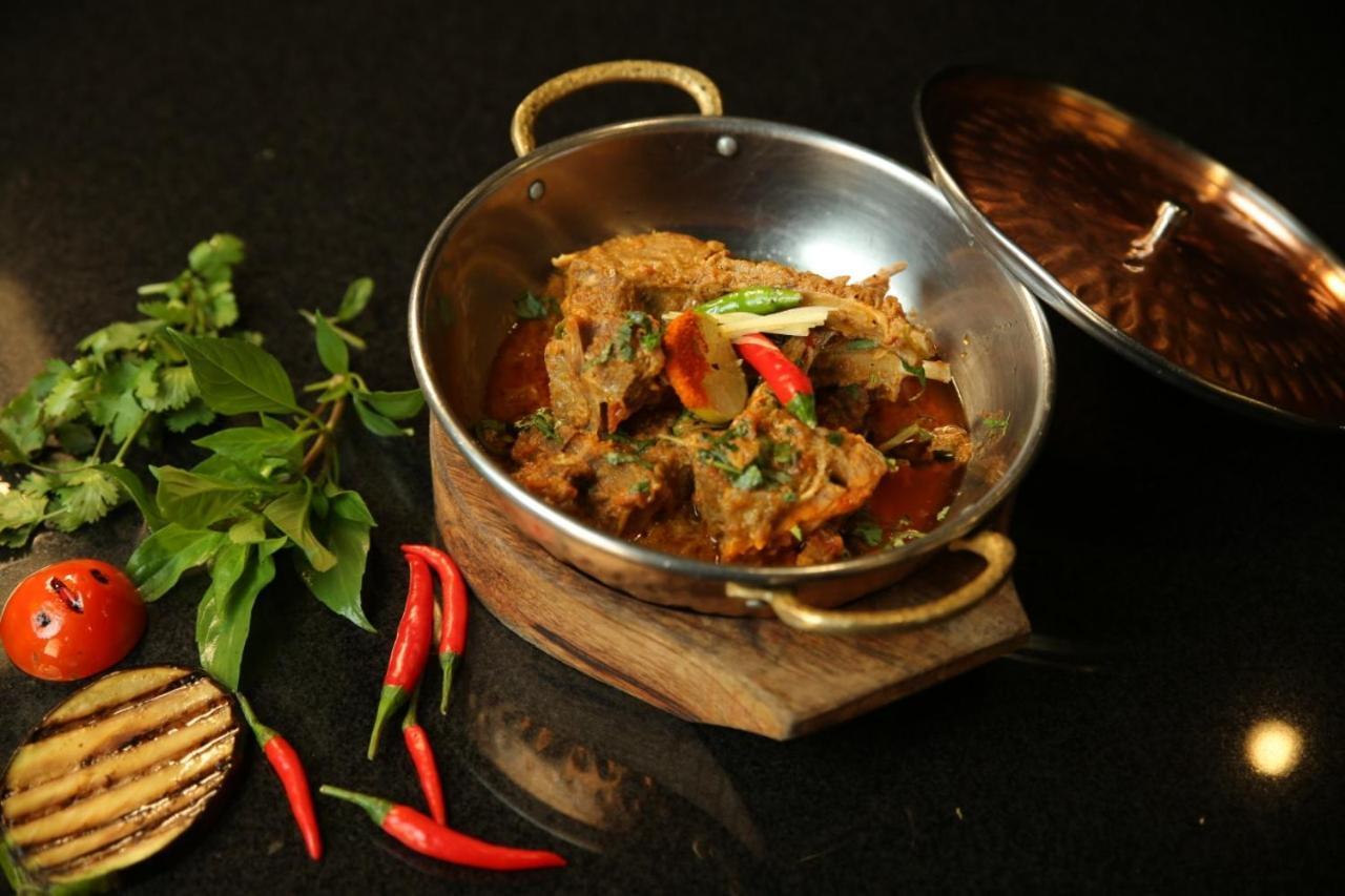 Park Lane Hotel لاهور المظهر الخارجي الصورة Aubergine masala