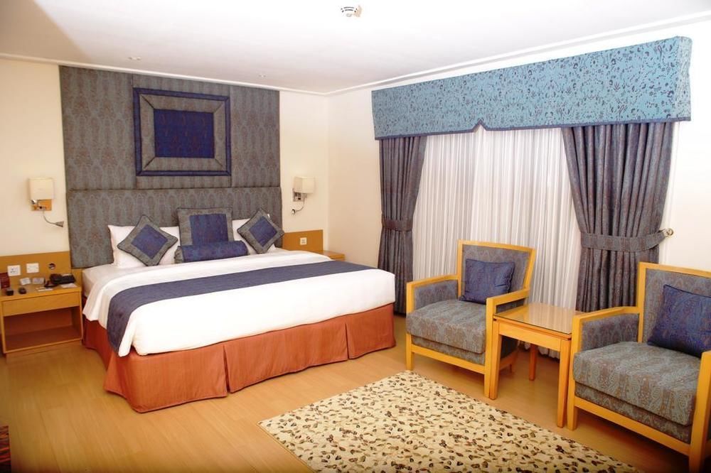 Park Lane Hotel لاهور المظهر الخارجي الصورة A bedroom at the hotel