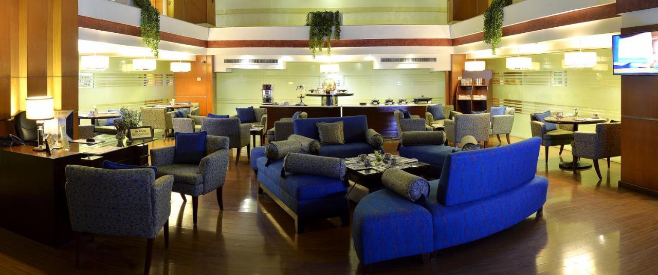 Park Lane Hotel لاهور المظهر الخارجي الصورة The interior of the lounge