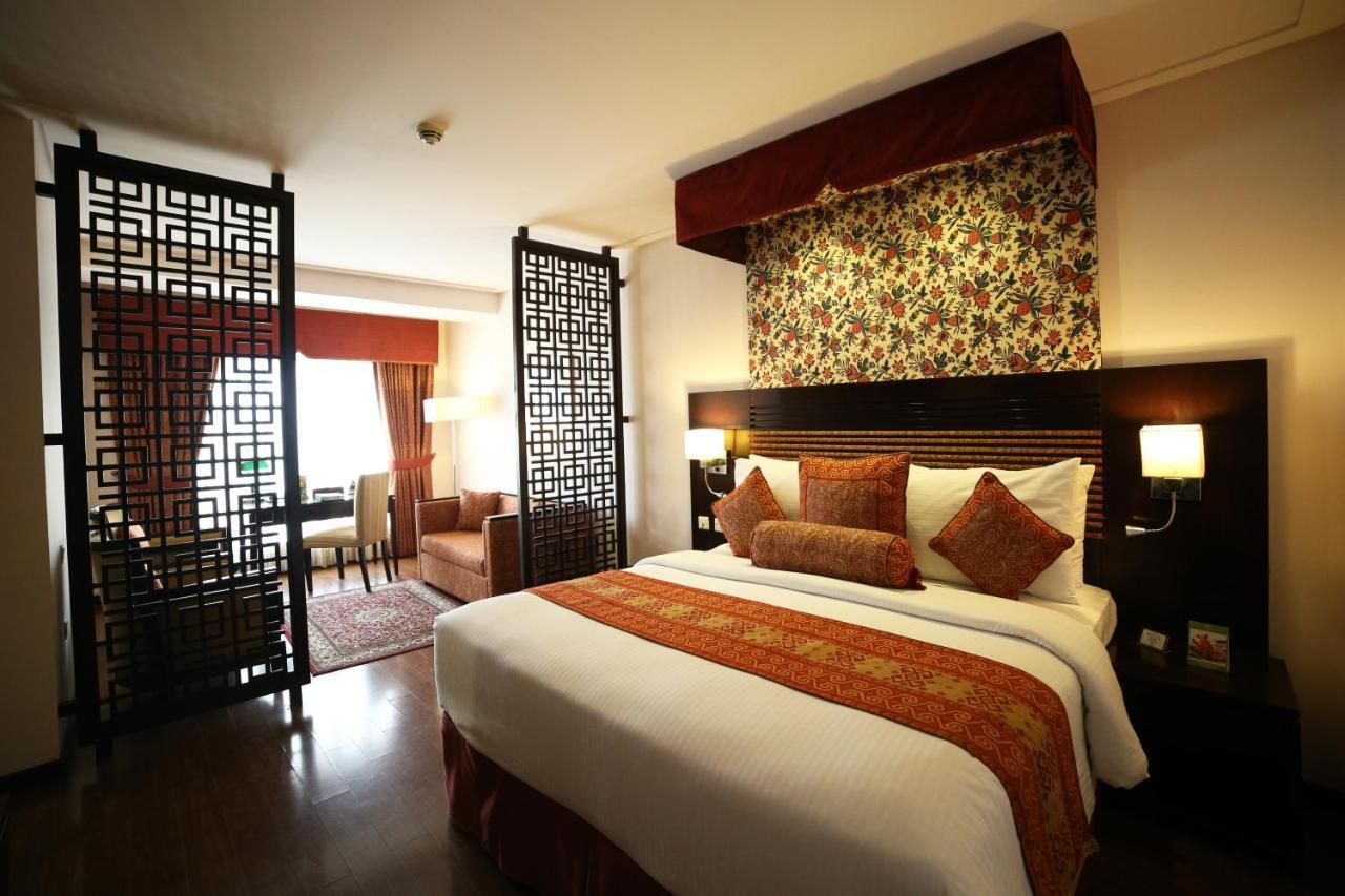 Park Lane Hotel لاهور المظهر الخارجي الصورة A suite at the hotel
