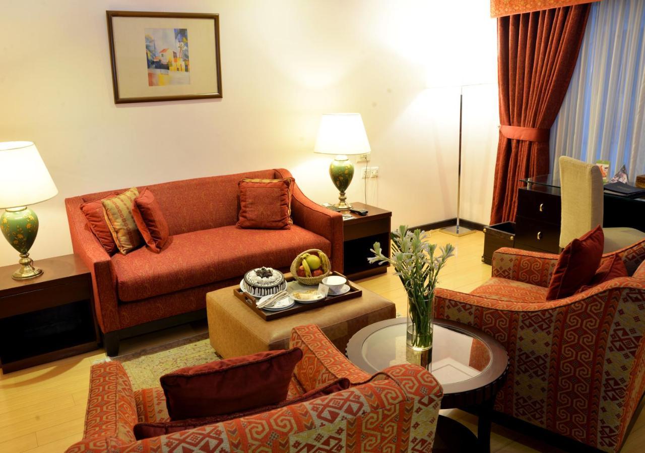 Park Lane Hotel لاهور المظهر الخارجي الصورة A living room