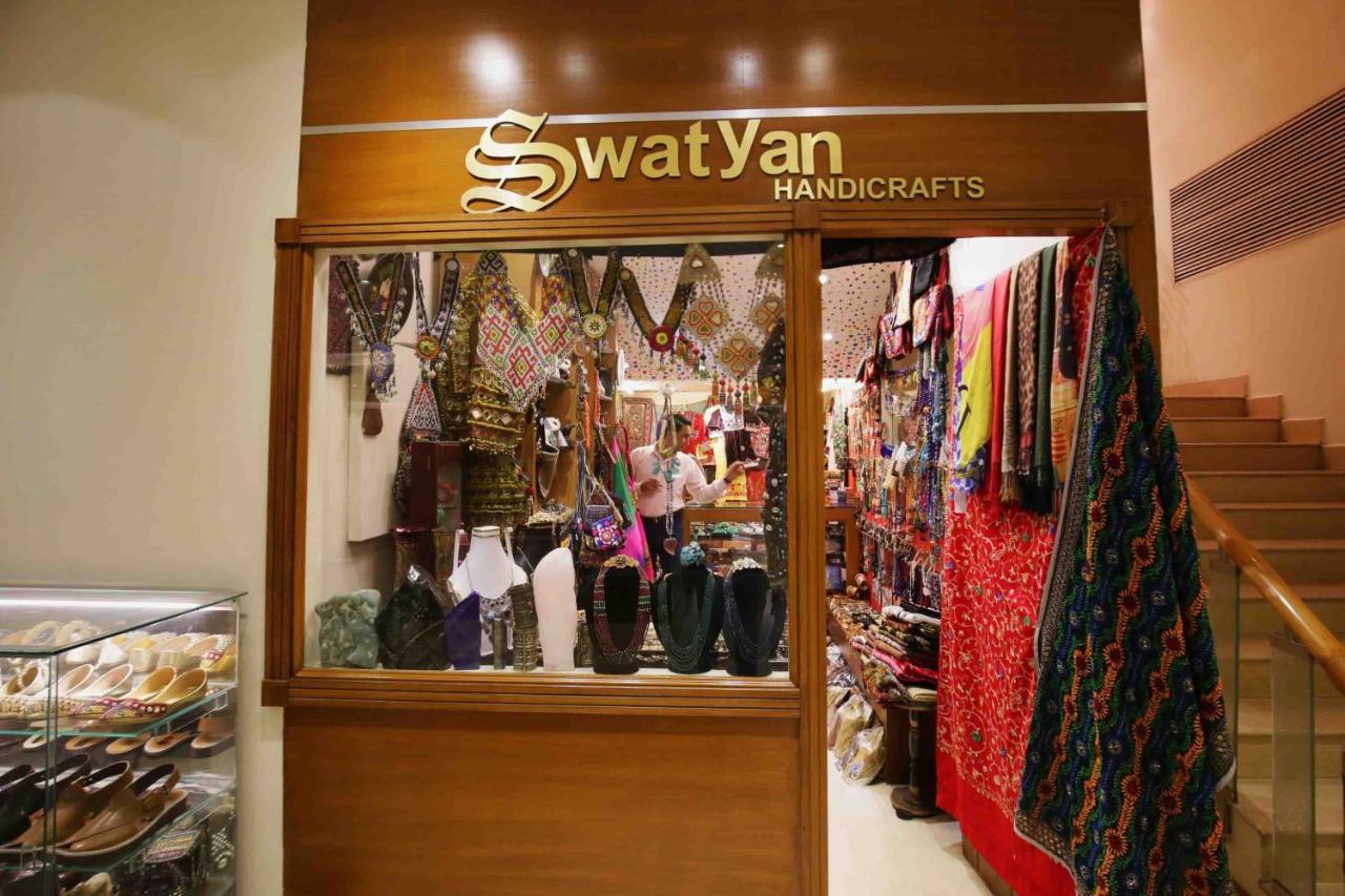 Park Lane Hotel لاهور المظهر الخارجي الصورة Swatyan Handicrafts