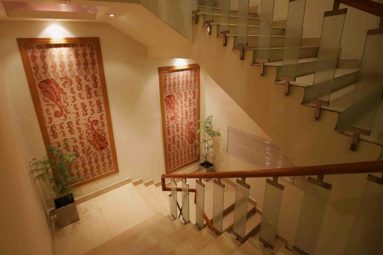 Park Lane Hotel لاهور المظهر الخارجي الصورة Staircase
