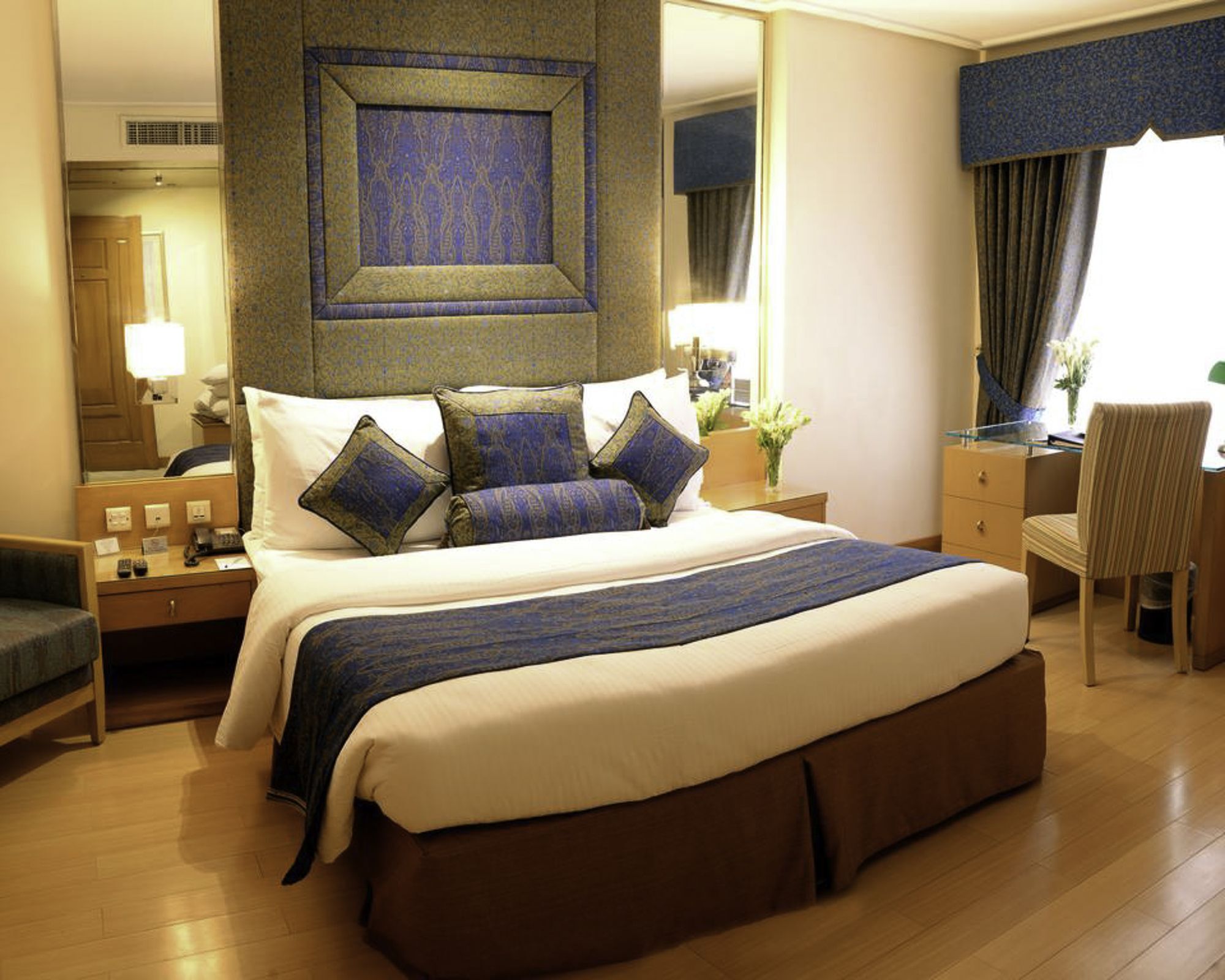 Park Lane Hotel لاهور المظهر الخارجي الصورة A room at the Taj Bengal